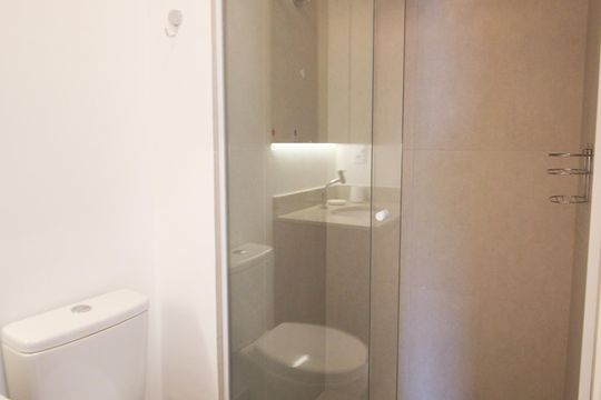 Banheiro de kitnet/studio para alugar com 1 quarto, 25m² em Vila Olímpia, São Paulo
