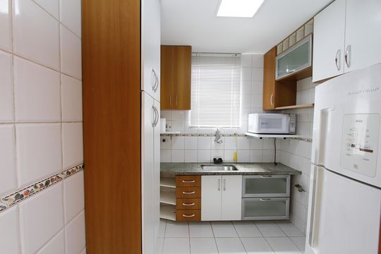 Cozinha de apartamento para alugar com 2 quartos, 57m² em Nova Suíça, Belo Horizonte
