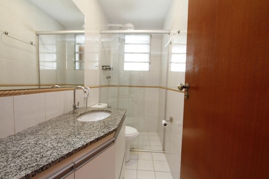 Banheiro Social de apartamento para alugar com 2 quartos, 57m² em Nova Suíça, Belo Horizonte