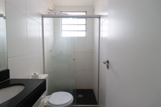 Banheiro de apartamento para alugar com 2 quartos, 47m² em Parque Sao Sebastiao, Ribeirão Preto