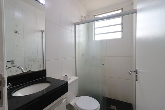 Banheiro de apartamento para alugar com 2 quartos, 47m² em Parque Sao Sebastiao, Ribeirão Preto