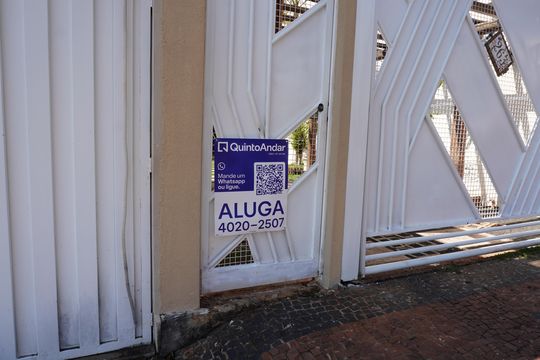 Fachada com plaquinha HVTG-893 de casa para alugar com 4 quartos, 260m² em Parque Novo Mundo, Americana