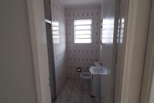Banheiro 1 de casa à venda com 3 quartos, 200m² em Vila Francos, São Paulo