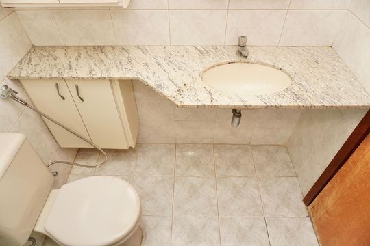 Banheiro Social de apartamento à venda com 3 quartos, 68m² em Pompéia, Belo Horizonte