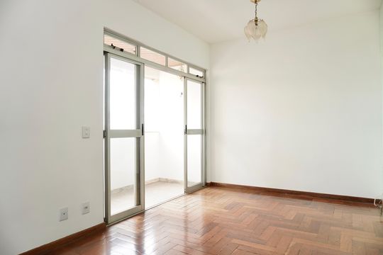 Apartamento à venda com 3 quartos, 68m² em Pompéia, Belo Horizonte