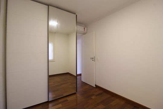 Quarto 2 de apartamento para alugar com 3 quartos, 128m² em Moema, São Paulo