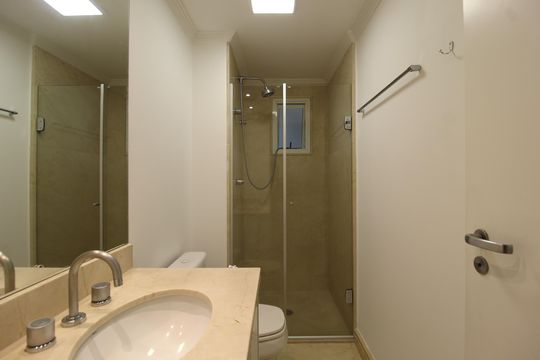 Banheiro Social de apartamento para alugar com 3 quartos, 128m² em Moema, São Paulo