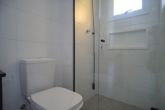 Banheiro de apartamento à venda com 1 quarto, 25m² em Vila Nova, Novo Hamburgo