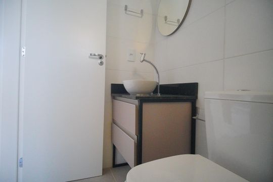Banheiro de apartamento à venda com 1 quarto, 25m² em Vila Nova, Novo Hamburgo