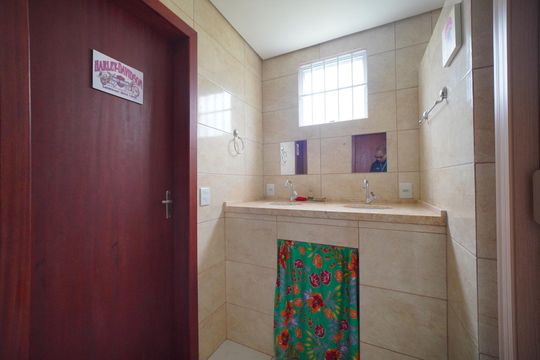 Banheiro de casa para alugar com 1 quarto, 70m² em Forquilhas, São José