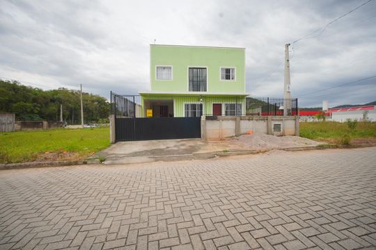 Fachada  de casa para alugar com 1 quarto, 70m² em Forquilhas, São José