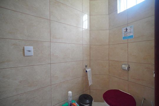 Banheiro de casa para alugar com 1 quarto, 70m² em Forquilhas, São José