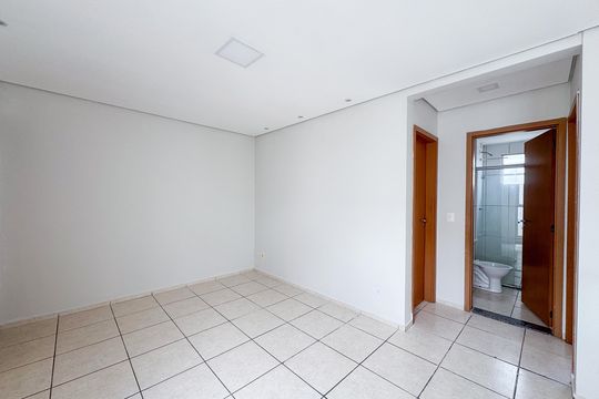 Sala de apartamento à venda com 2 quartos, 44m² em Califórnia, Contagem