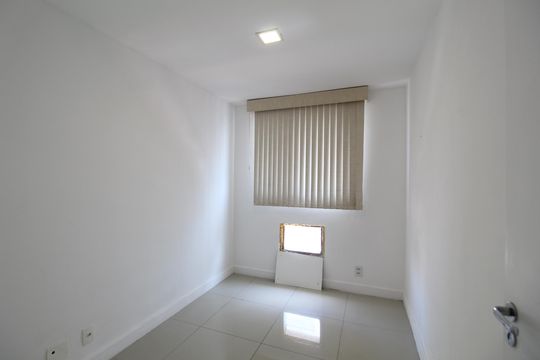 Quarto 1 de apartamento para alugar com 2 quartos, 50m² em Anil, Rio de Janeiro