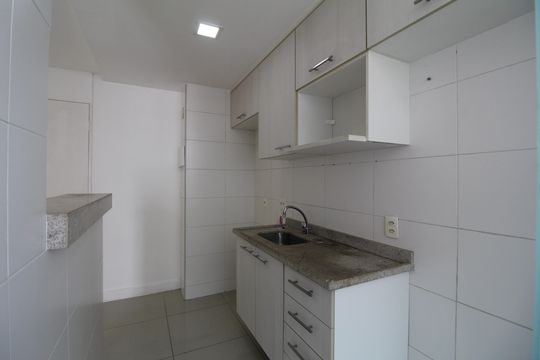 Cozinha de apartamento para alugar com 2 quartos, 50m² em Anil, Rio de Janeiro