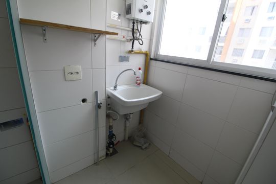 Área de Serviço de apartamento para alugar com 2 quartos, 50m² em Anil, Rio de Janeiro
