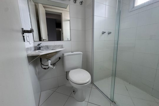 Banheiro de apartamento para alugar com 2 quartos, 59m² em Centro, Osasco