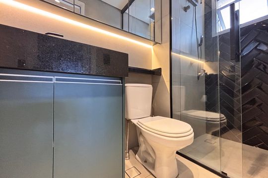 Banheiro de apartamento à venda com 1 quarto, 31m² em Indianópolis, São Paulo