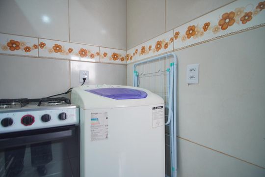 Cozinha e Área de Serviço de kitnet/studio para alugar com 1 quarto, 29m² em Vila Jardim, Porto Alegre