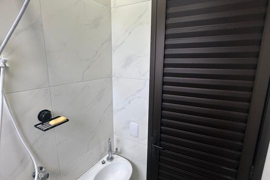 Banheiro de apartamento para alugar com 1 quarto, 32m² em Centro, São Vicente