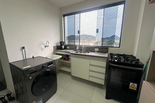 Cozinha de apartamento para alugar com 1 quarto, 32m² em Centro, São Vicente