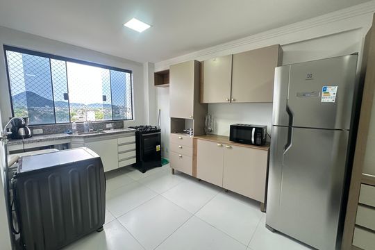 Cozinha de apartamento para alugar com 1 quarto, 32m² em Centro, São Vicente