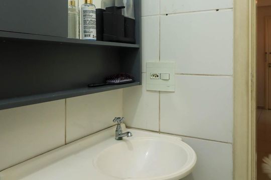 Banheiro de apartamento para alugar com 2 quartos, 45m² em Vila Indiana, Taboão da Serra