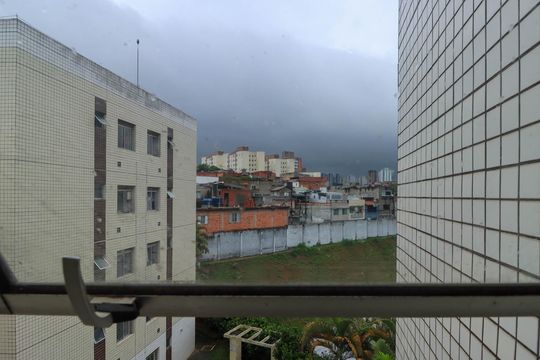 Vista Sala de apartamento para alugar com 2 quartos, 45m² em Vila Indiana, Taboão da Serra