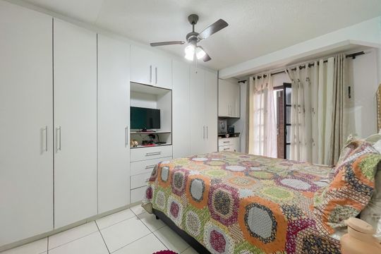 Suíte de casa à venda com 2 quartos, 157m² em Jardim D’abril, Osasco