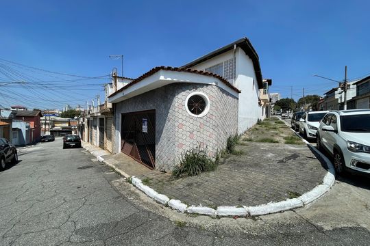 Fachada + Placa de casa à venda com 3 quartos, 80m² em Vila Marieta, São Paulo
