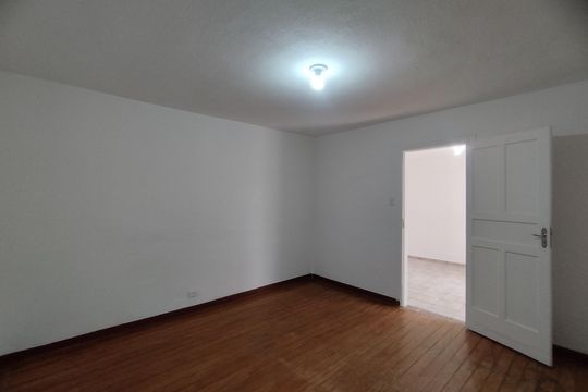 Quarto de casa para alugar com 1 quarto, 50m² em Vila das Merces, São Paulo