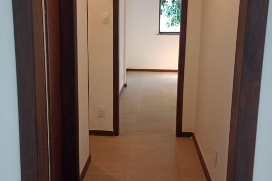 Corredor de apartamento para alugar com 3 quartos, 120m² em Zumbi, Rio de Janeiro