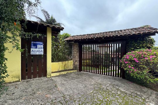 Fachada  de casa de condomínio para alugar com 5 quartos, 380m² em Parque Ideal, Carapicuíba