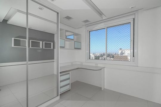 Quarto Suíte de apartamento para alugar com 2 quartos, 93m² em Vila Ipiranga, Porto Alegre