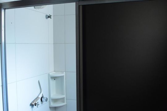 Banheiro social de casa para alugar com 2 quartos, 60m² em Vila Imbui, Cachoeirinha