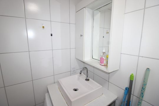 Banheiro de apartamento para alugar com 1 quarto, 24m² em Vila Campanela, São Paulo