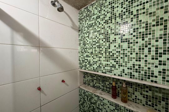 Suíte 1 - Banheiro de apartamento à venda com 3 quartos, 160m² em Vargem Pequena, Rio de Janeiro