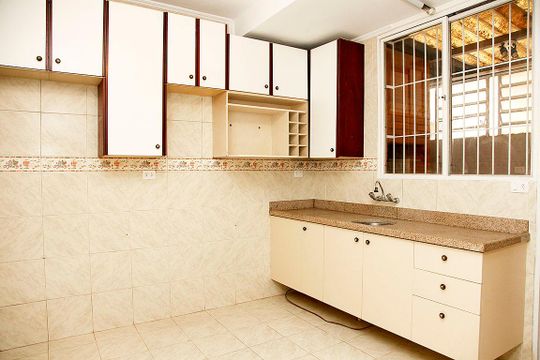 Cozinha de apartamento à venda com 2 quartos, 62m² em Menino Deus, Porto Alegre