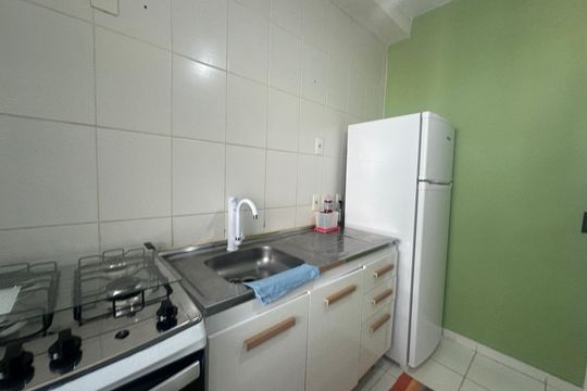 Cozinha de apartamento para alugar com 2 quartos, 58m² em Jardim Tupanci, Barueri