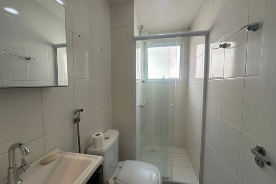 Banheiro Social de apartamento para alugar com 2 quartos, 58m² em Jardim Tupanci, Barueri