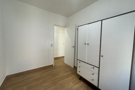 Quarto 1 de apartamento para alugar com 2 quartos, 58m² em Jardim Tupanci, Barueri
