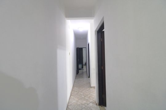 Corredor de casa à venda com 2 quartos, 250m² em Jardim Cliper, São Paulo