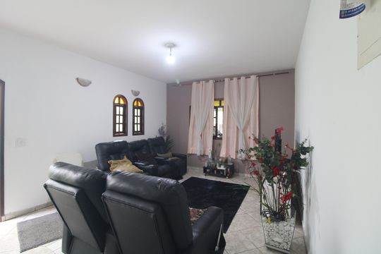 Sala de casa à venda com 2 quartos, 250m² em Jardim Cliper, São Paulo