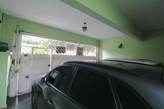 Garagem de casa à venda com 2 quartos, 250m² em Jardim Cliper, São Paulo