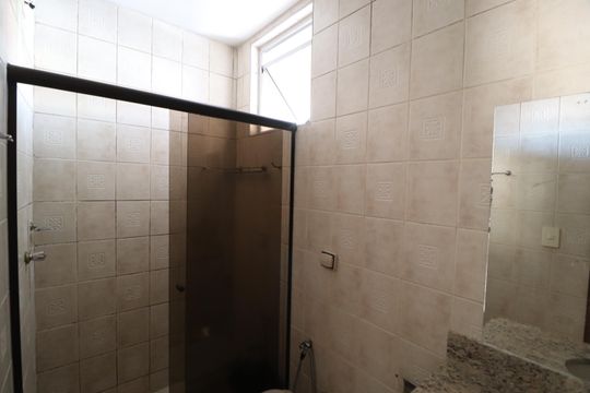 Banheiro Social de apartamento para alugar com 2 quartos, 73m² em Santa Mônica, Uberlândia