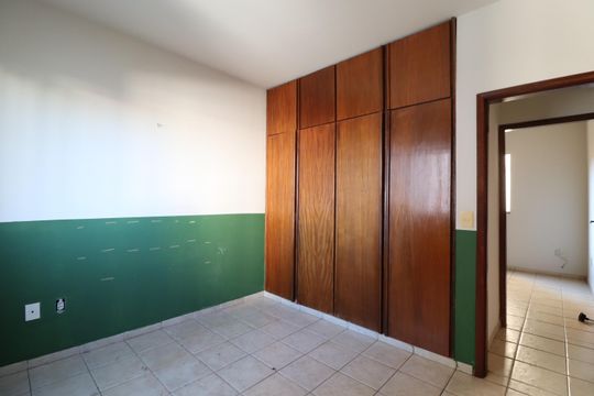 Quarto 2 de apartamento para alugar com 2 quartos, 73m² em Santa Mônica, Uberlândia