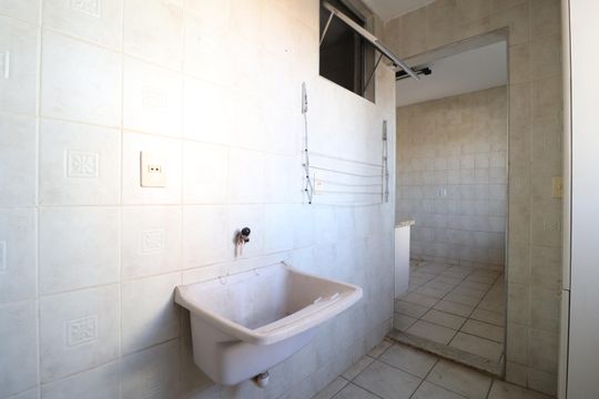 Área de Serviço de apartamento para alugar com 2 quartos, 73m² em Santa Mônica, Uberlândia