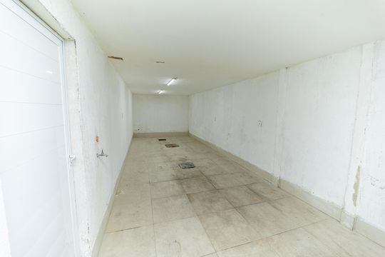 Garagem de casa à venda com 4 quartos, 180m² em Campo Grande, Rio de Janeiro