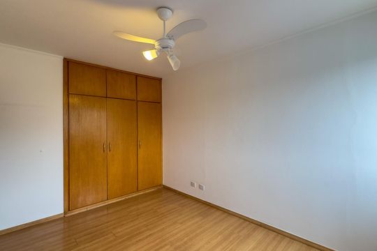 Quarto 1 de apartamento para alugar com 2 quartos, 85m² em Jardim Petropolis, São Paulo
