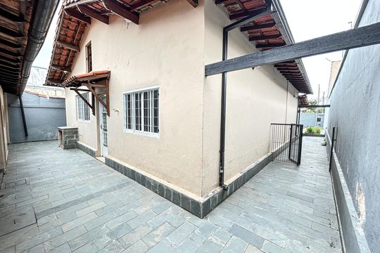 Casa para alugar com 2 quartos, 250m² em Alípio de Melo, Belo Horizonte